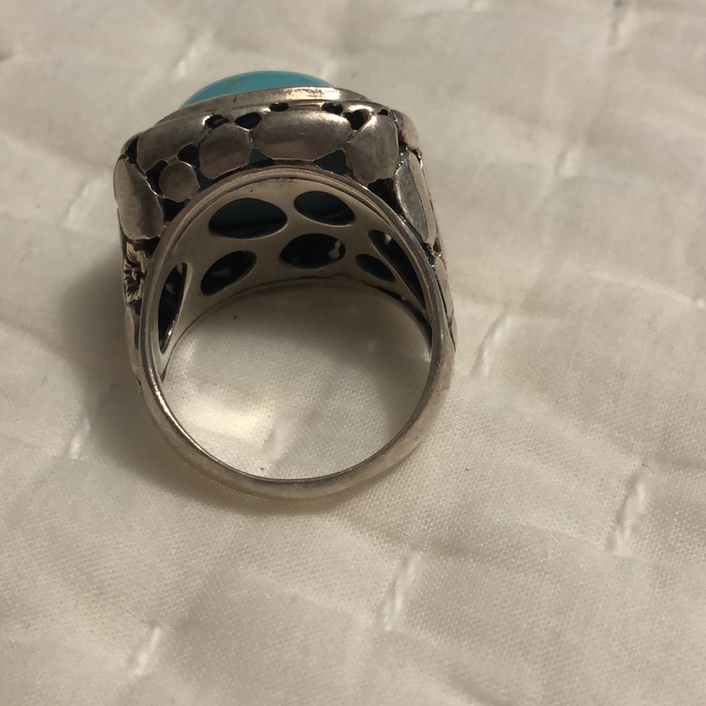 Beautiful ring - Picture 3 of 5